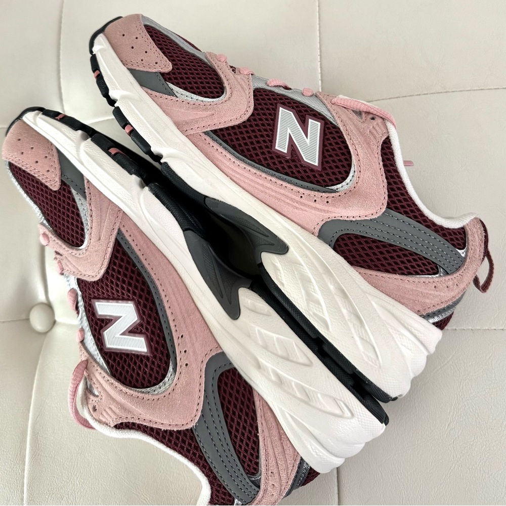 New Balance 530 Women's Burgundy and Pink Sneakers - Picture 4 of 8